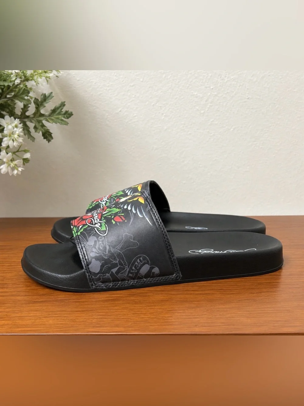 ED HARDY MEN'S TATTOO SLIDES SIZE 12 BLACK ROSES EAGLE NON SKID SOLE POOL BEACH